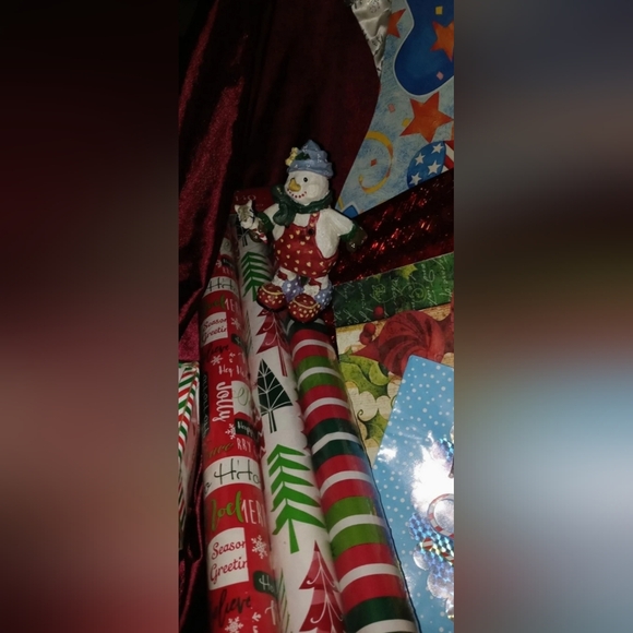 Twelve Piece Christmas Gift Wrapping & Decor Set - Picture 3 of 9